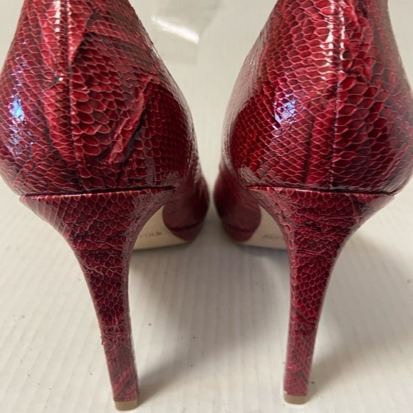 White House black market, Diane red heels size 9 - Picture 7 of 13